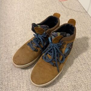 Inkkas Brown High-Top Sneakers with Blue Laces